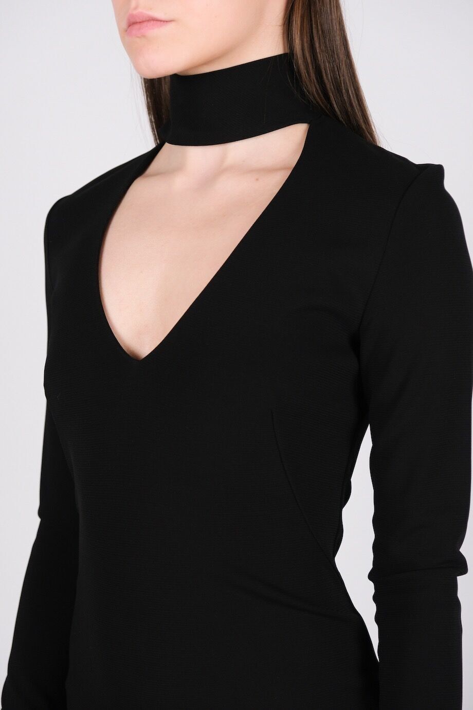 image 4 Платье с открытым декольте черного цвета