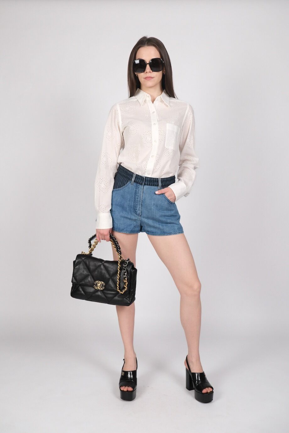 image 1 Джинсовые комбинированные шорты