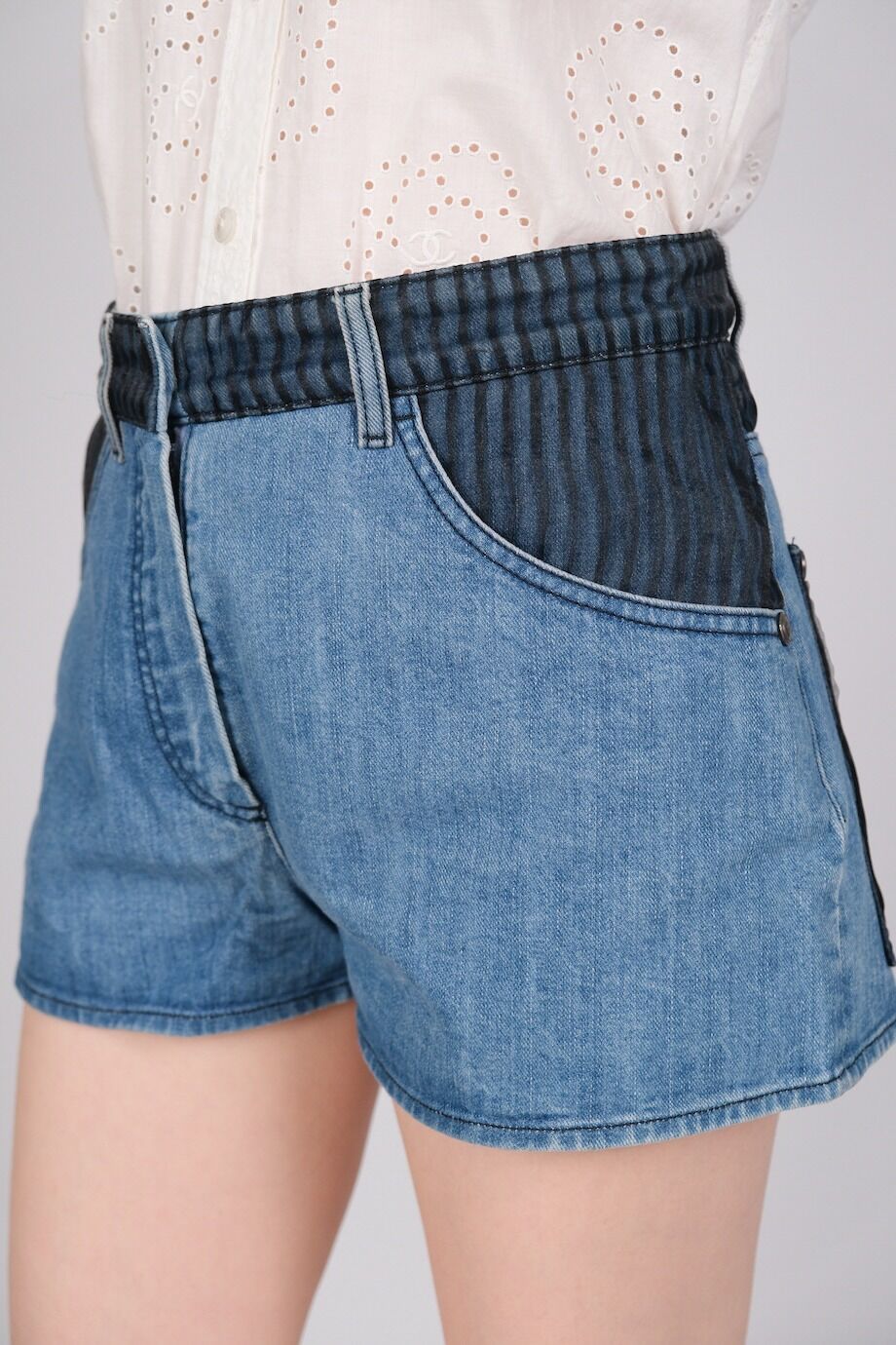 image 6 Джинсовые комбинированные шорты