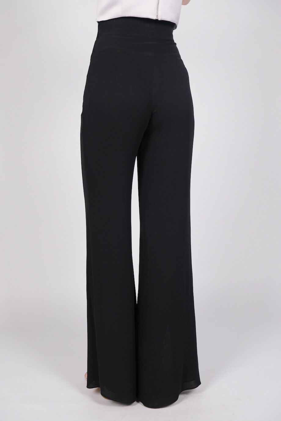 image 4 Шёлковые брюки-клёш черного цвета с разрезами спереди