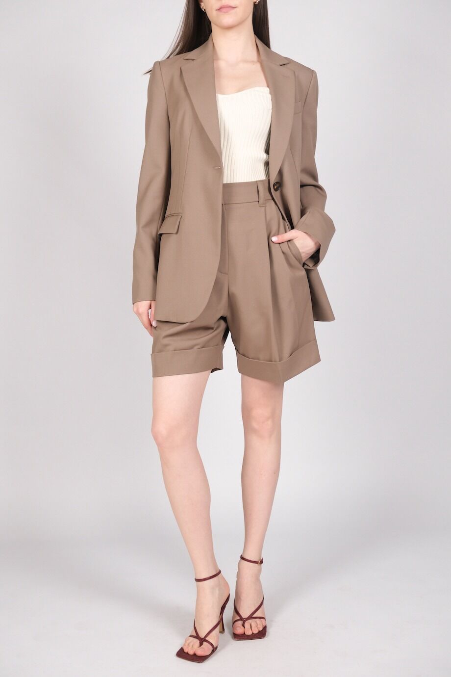 image 1 Костюм песочного цвета с шортами