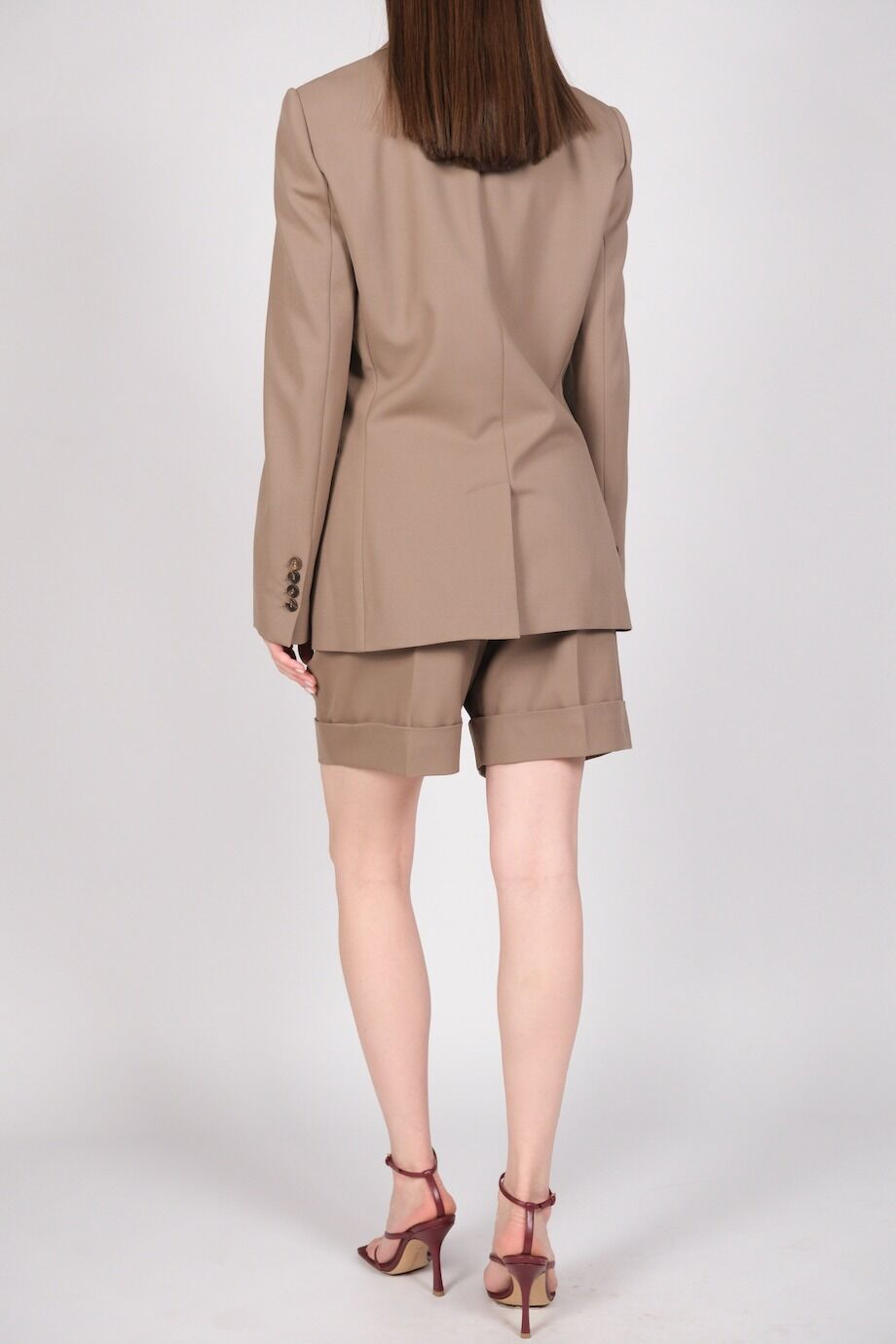 image 8 Костюм песочного цвета с шортами