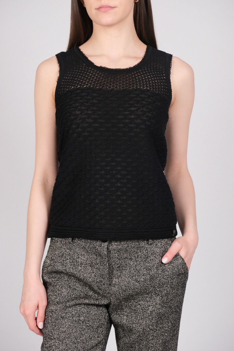 image 1 Топ с перфорацией чёрного цвета