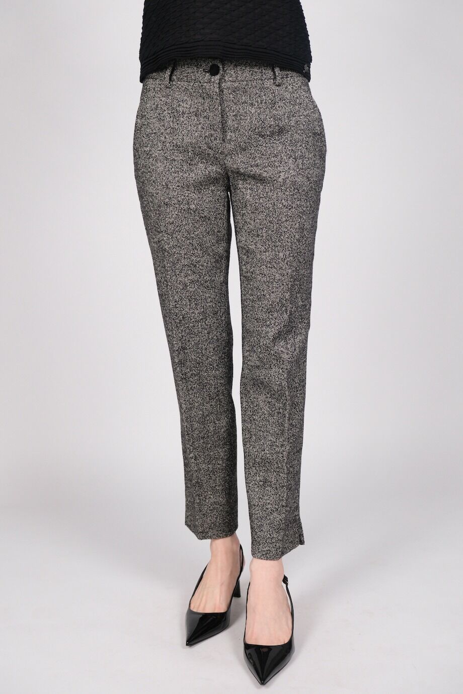 image 2 Брюки из фактурной ткани
