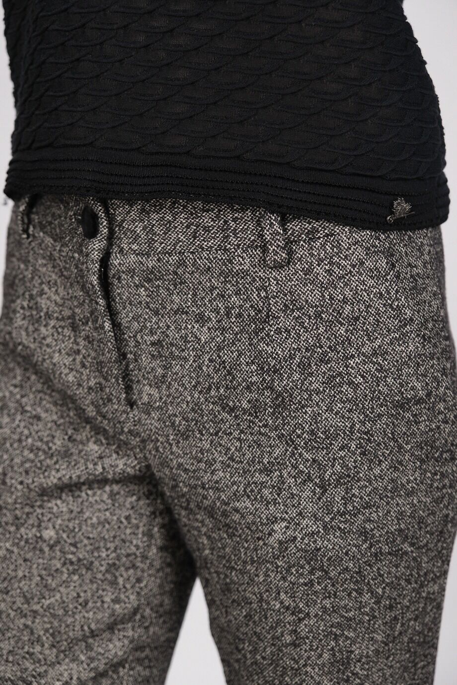 image 5 Брюки из фактурной ткани