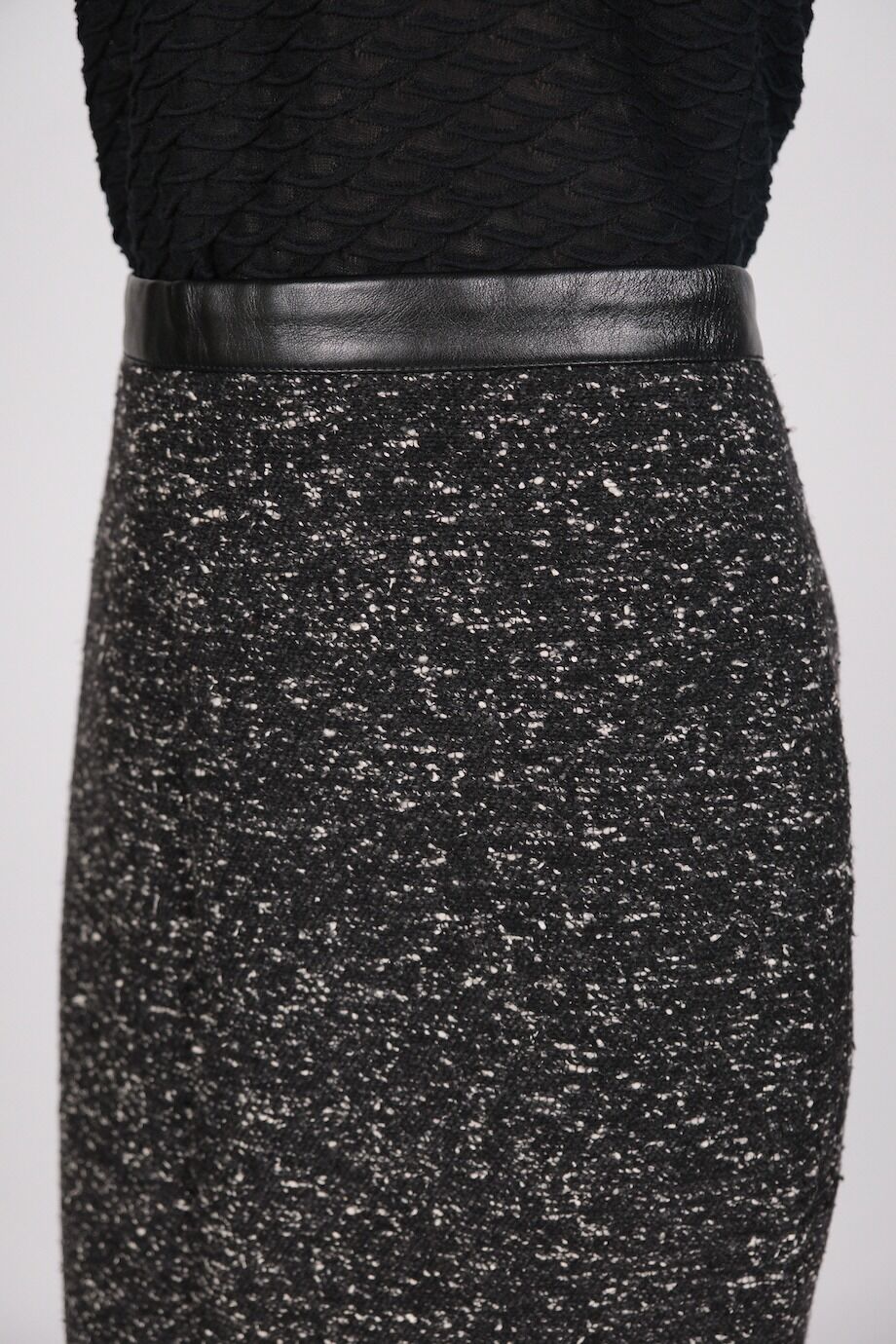 image 5 Юбка букле черного цвета с белыми вкраплениями