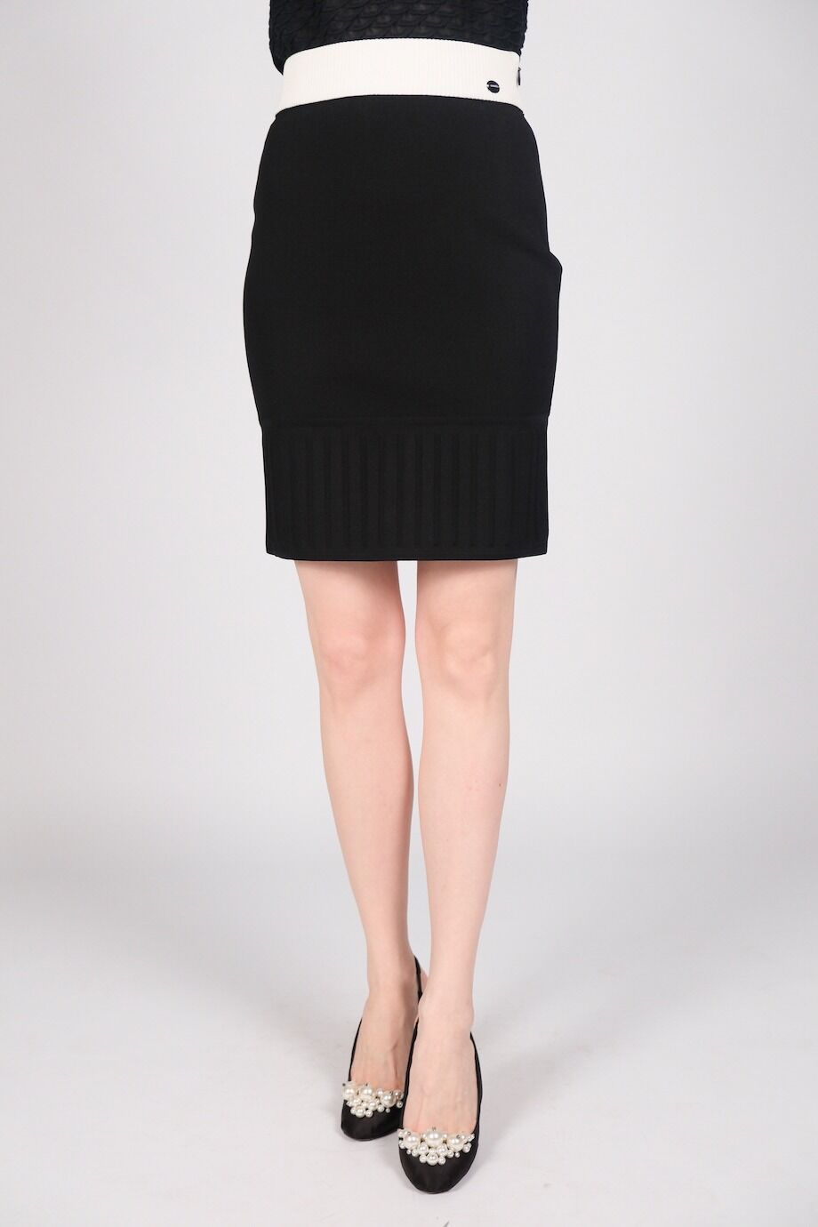image 2 Юбка черного цвета с белым поясом