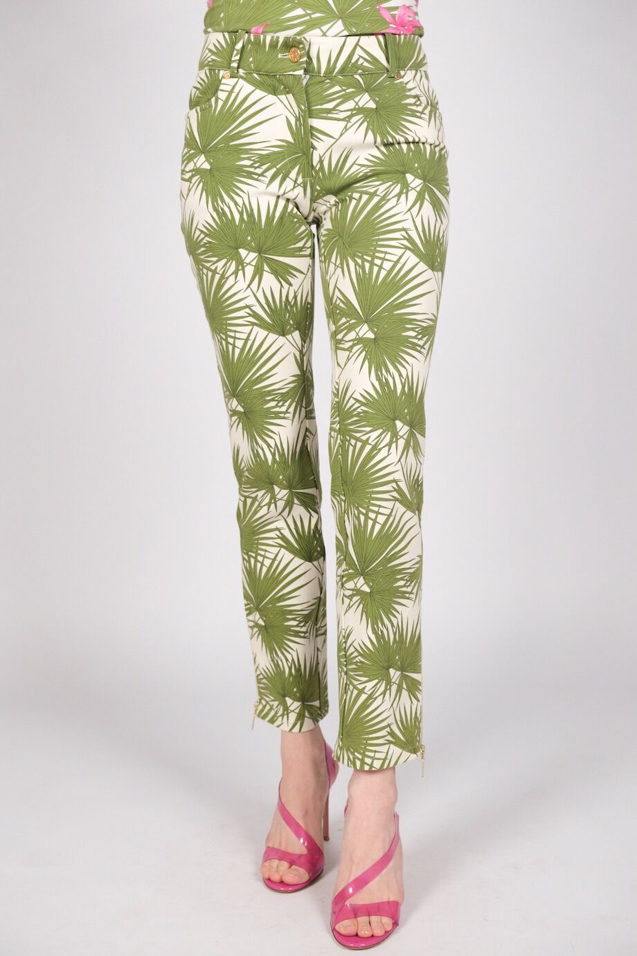 image 5 Костюм белого цвета с растительным принтом