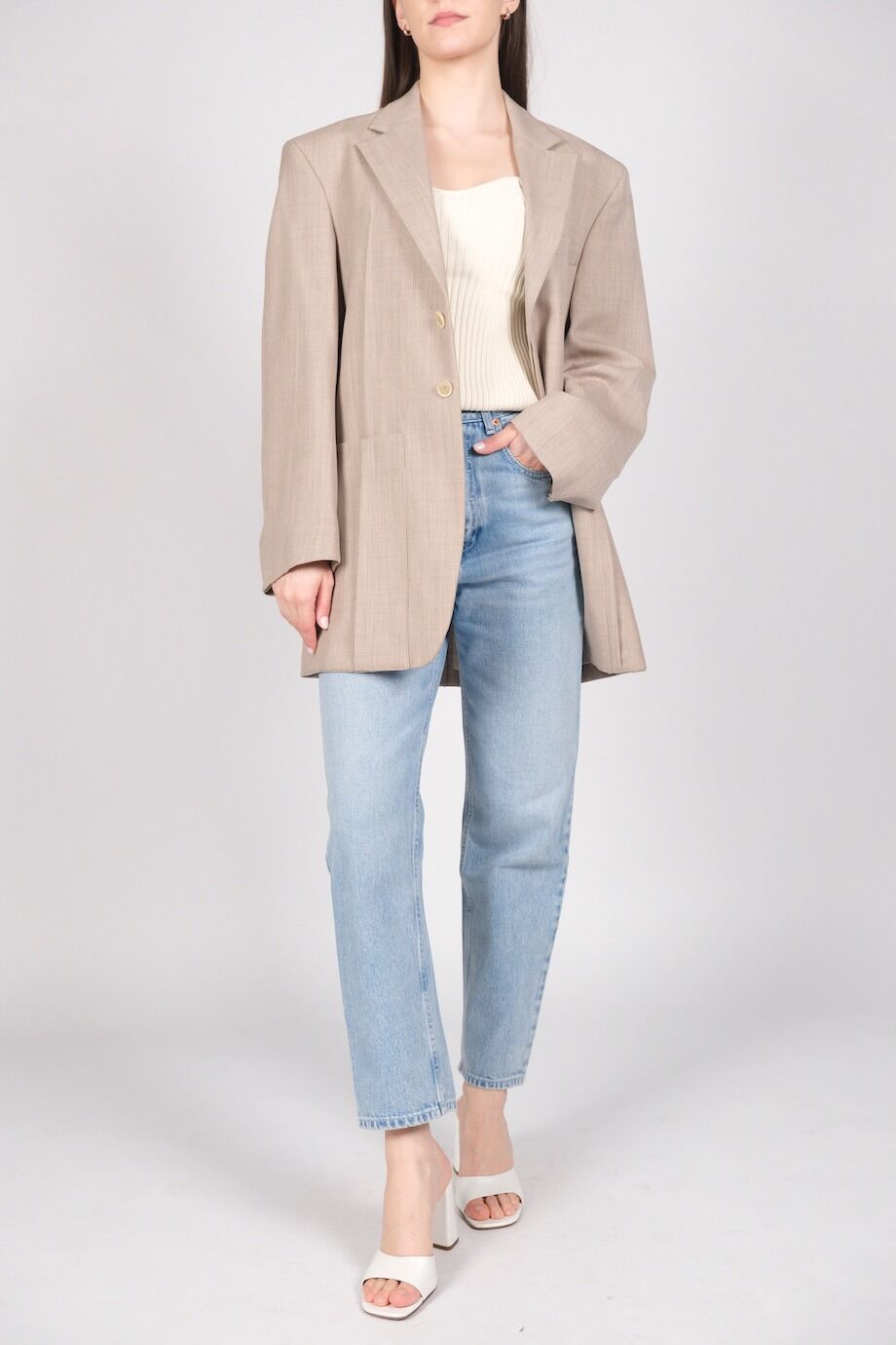 image 1 Жакет бежевого цвета с накладными карманами