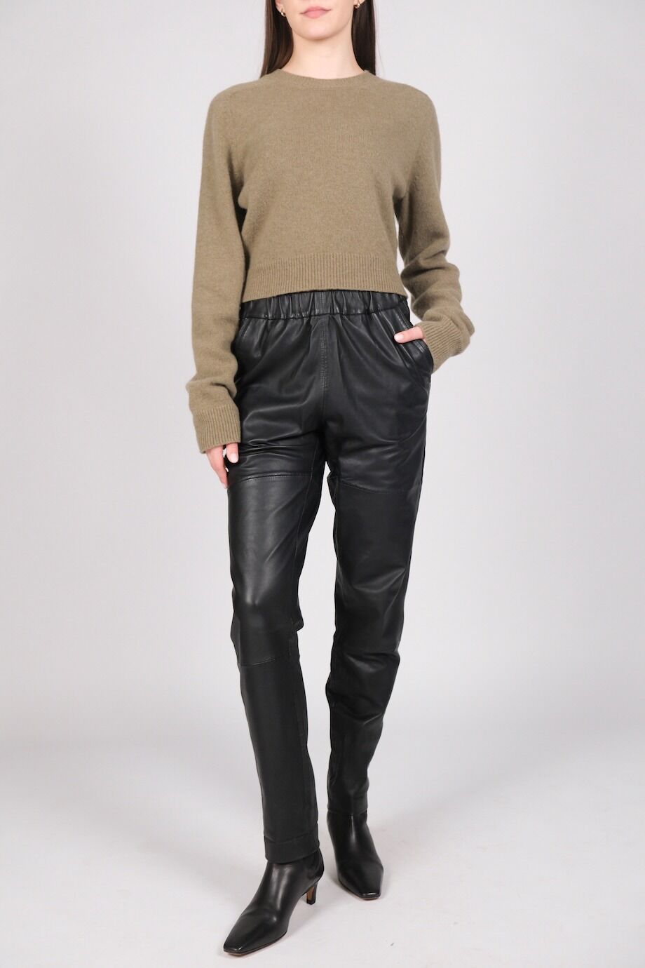 image 1 Кожаные брюки черного цвета на резинке