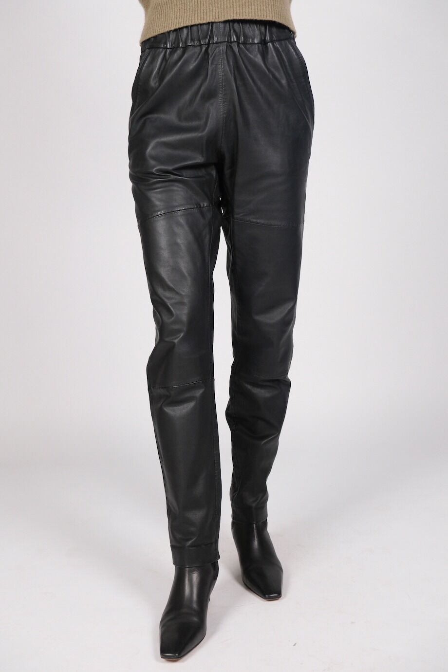 image 2 Кожаные брюки черного цвета на резинке