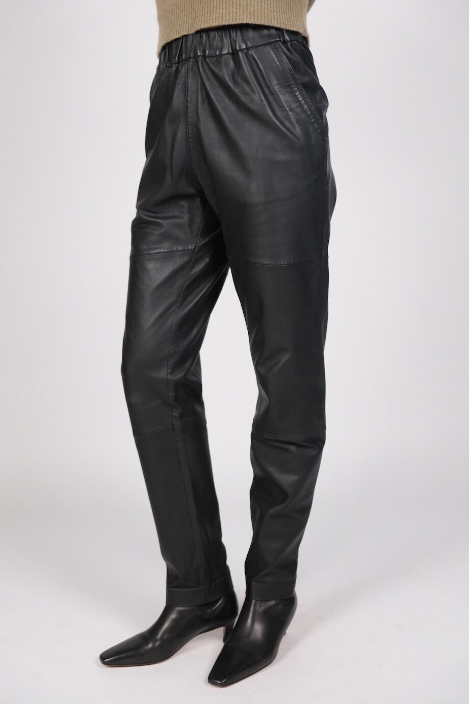 image 3 Кожаные брюки черного цвета на резинке