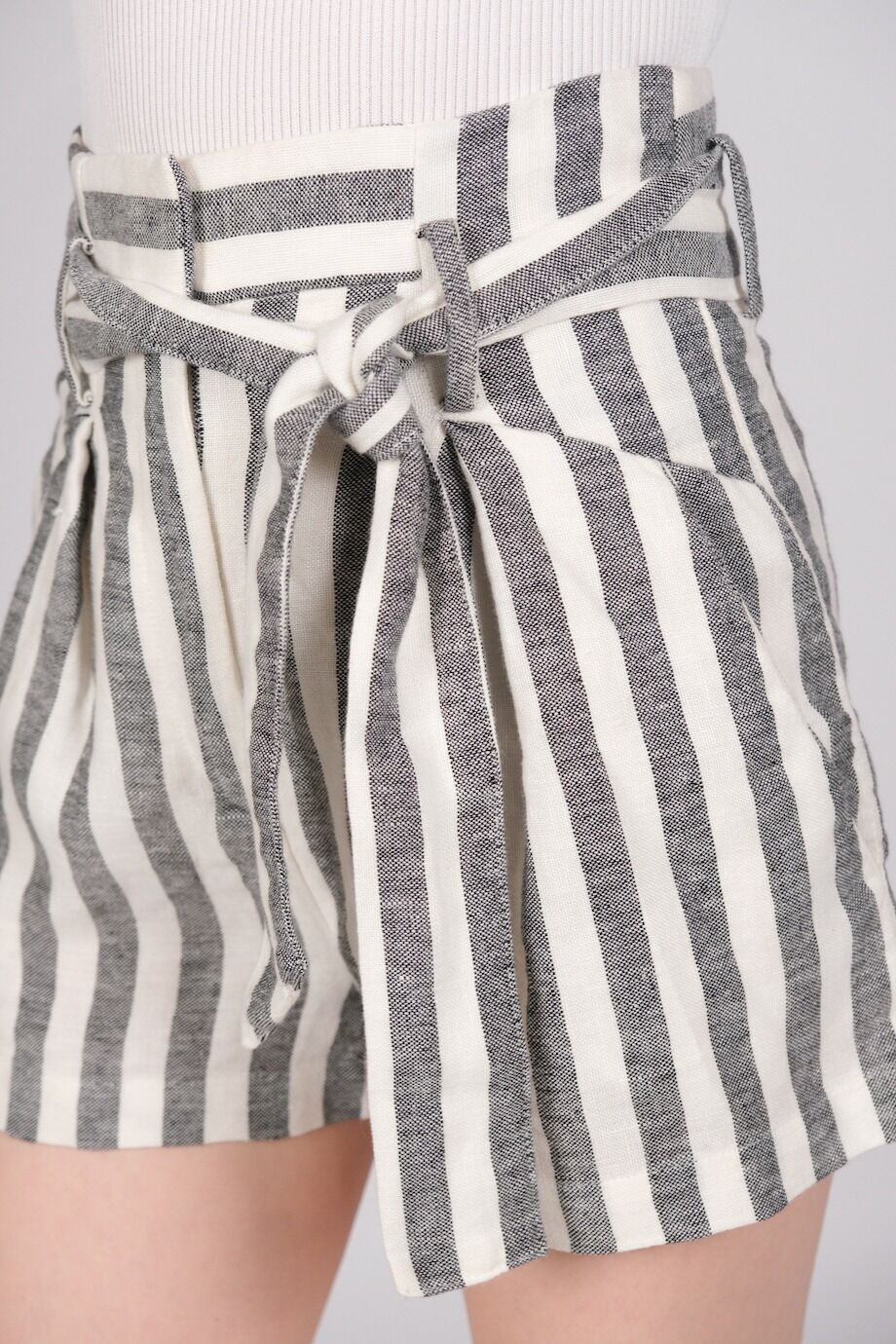 image 6 Льняные шорты в полоску