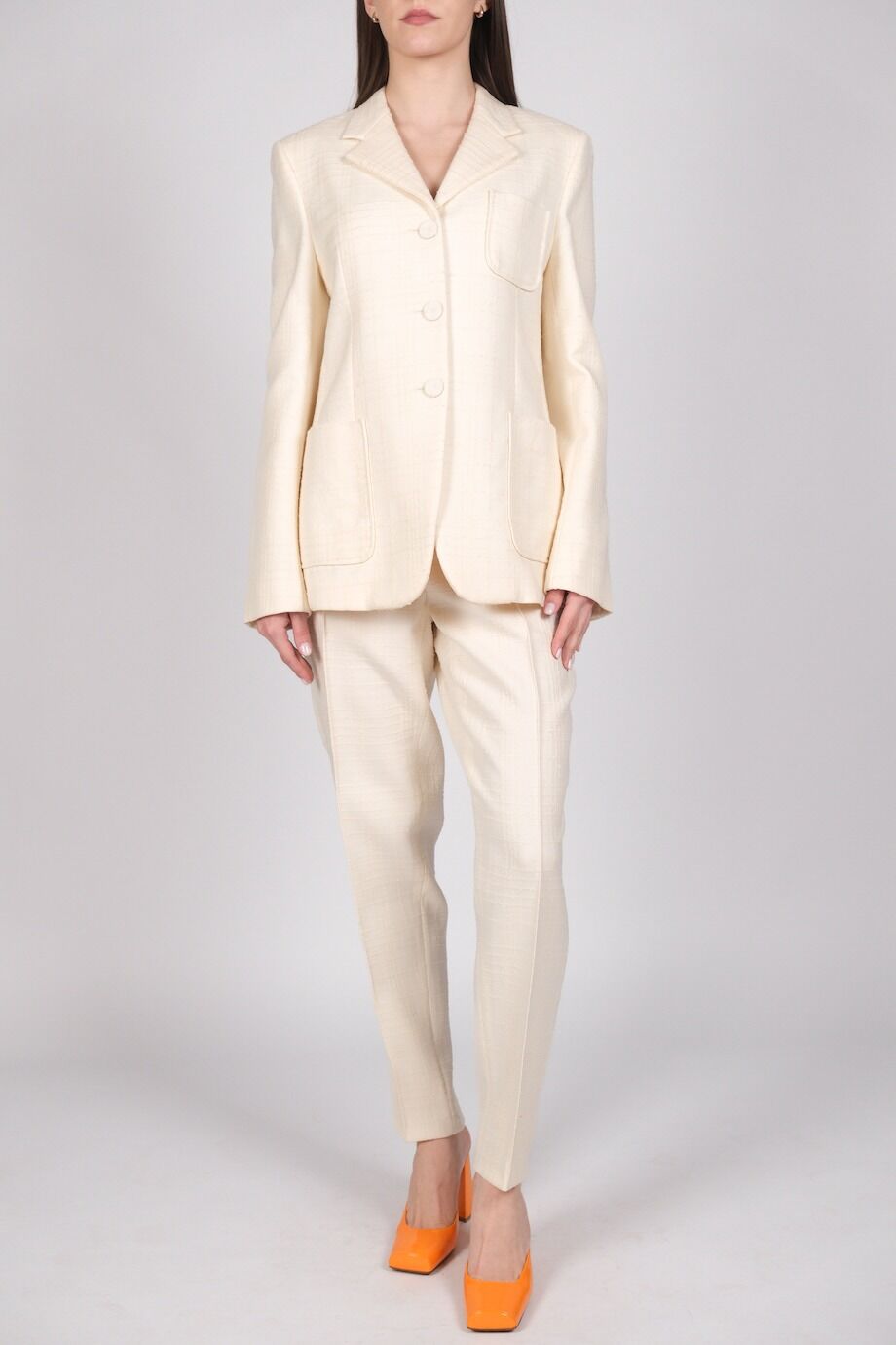 image 1 Брючный костюм молочного цвета из фактурной ткани