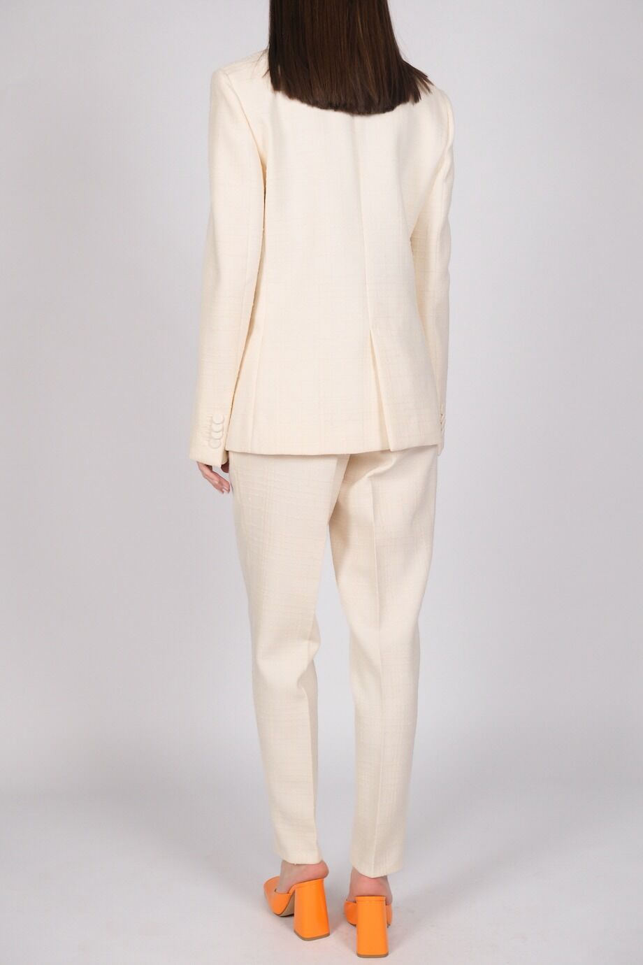 image 3 Брючный костюм молочного цвета из фактурной ткани
