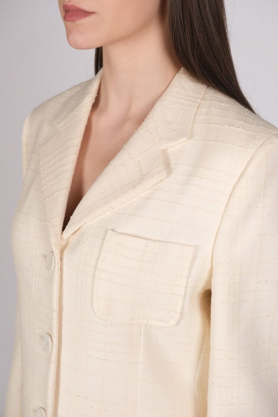 image 4 Брючный костюм молочного цвета из фактурной ткани