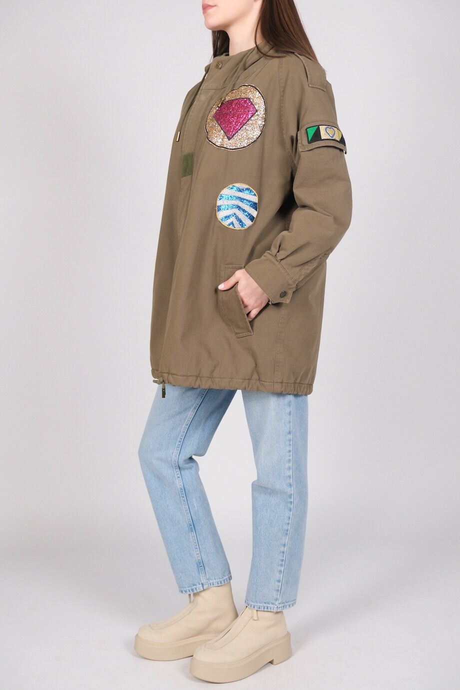 image 2 Парка цвета хаки с блестящими нашивками