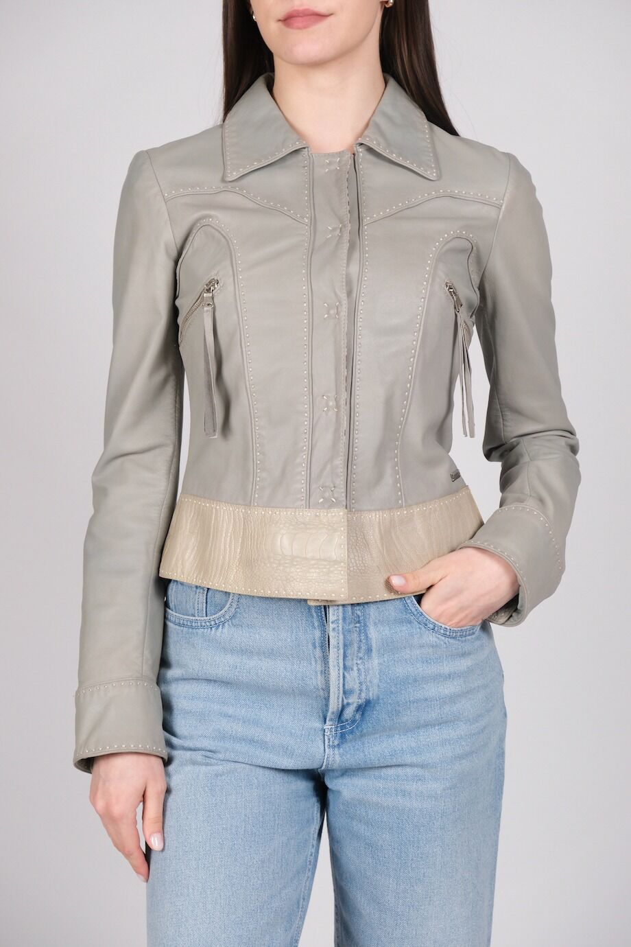image 1 Кожаная куртка серого цвета