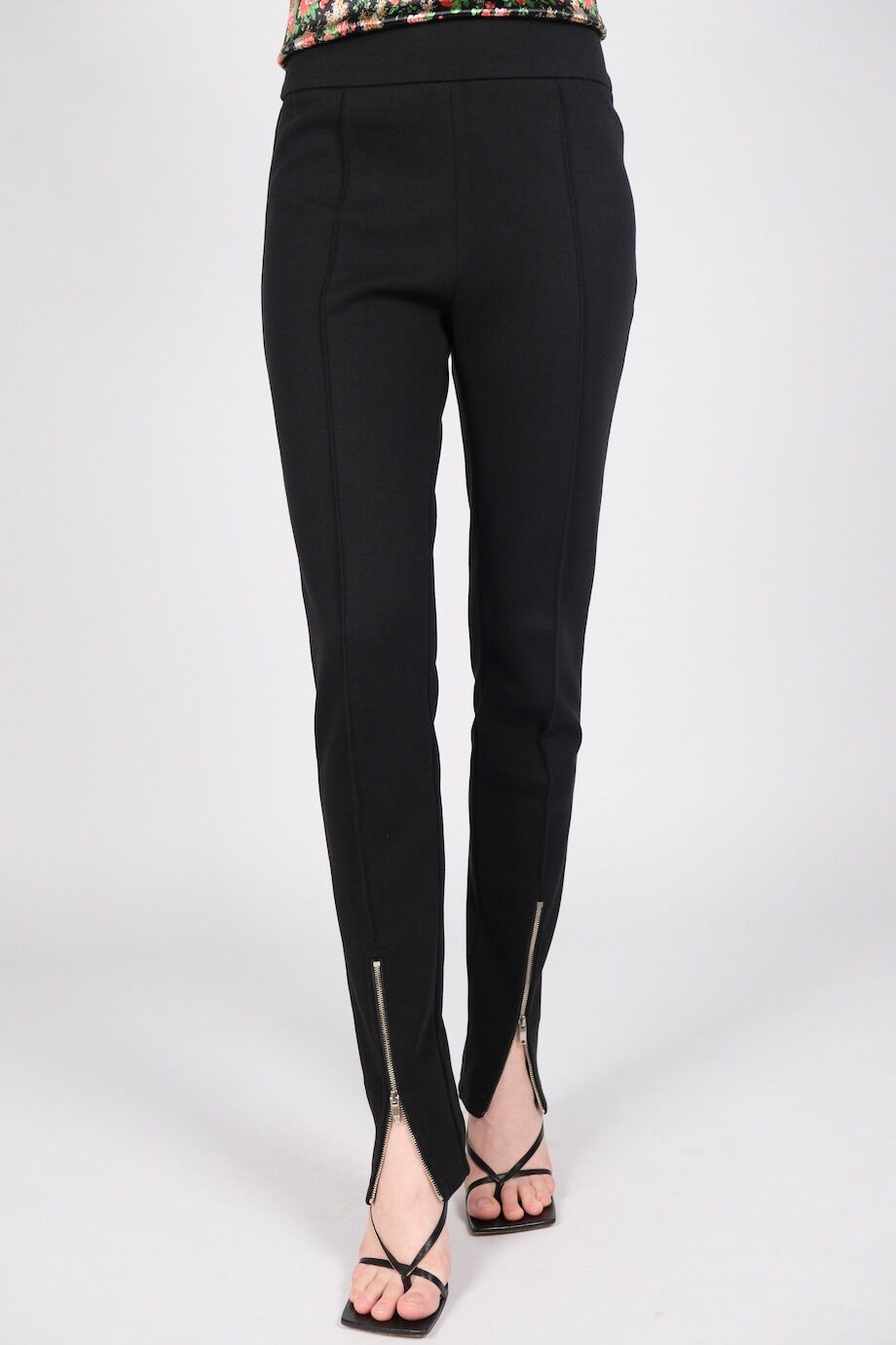 image 2 Брюки черного цвета с молниями снизу