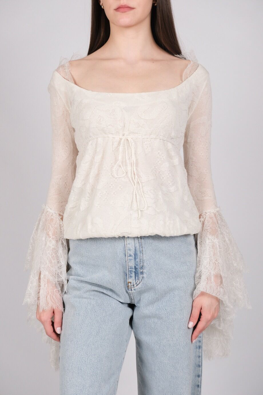 image 1 Топ молочного цвета с кружевными манжетами