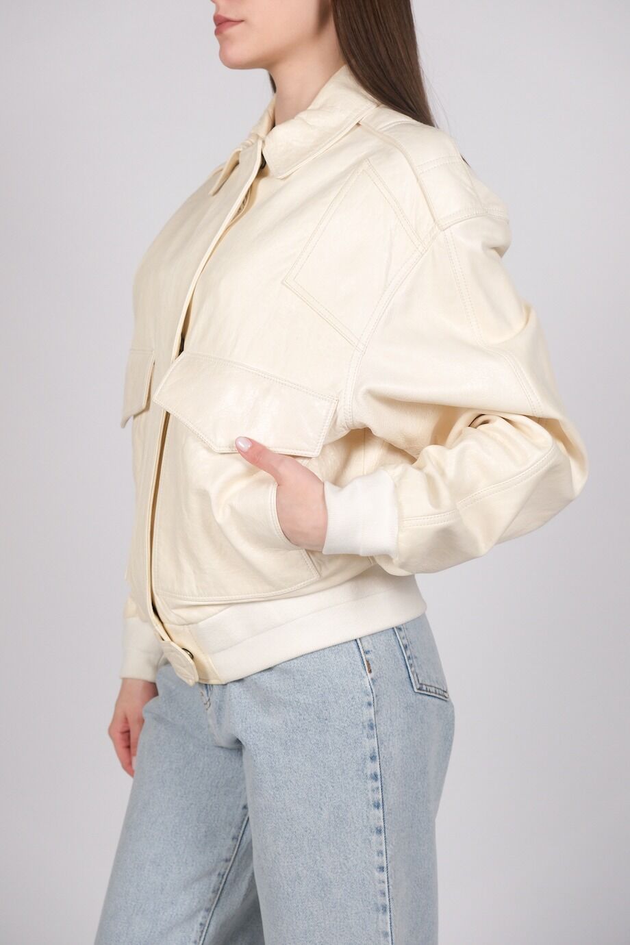 image 2 Кожаный бомбер молочного цвета