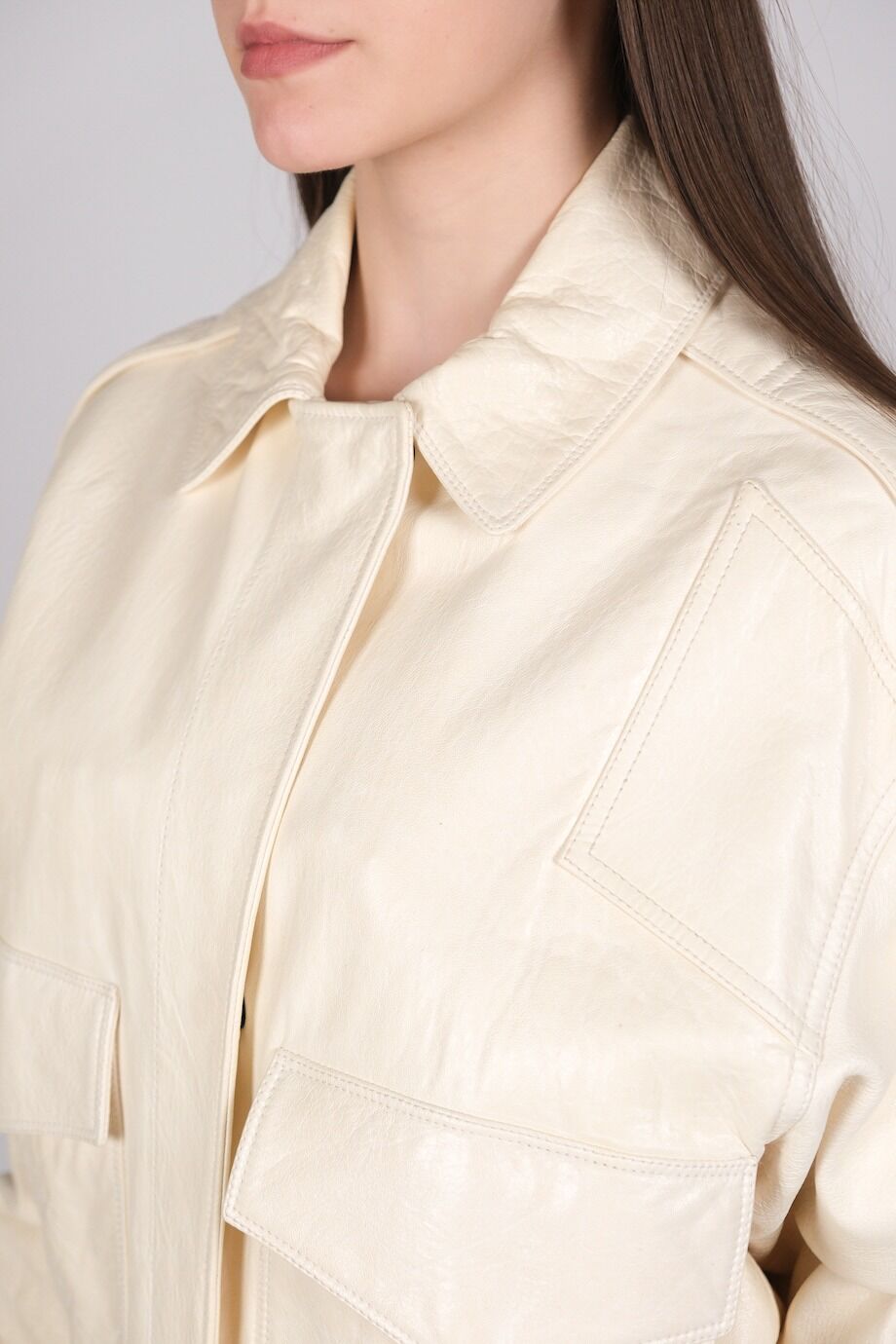 image 4 Кожаный бомбер молочного цвета