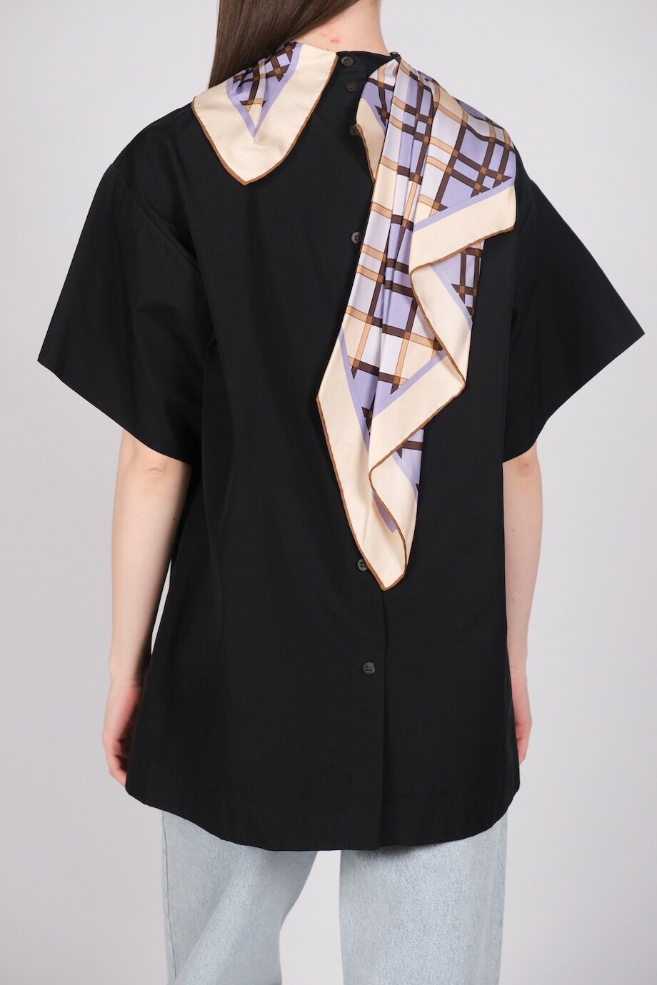 image 3 Хлопковая блуза черного цвета декорированная платком