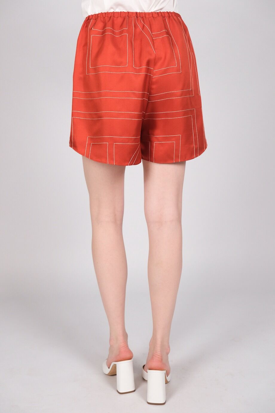 image 4 Шелковые шорты оранжевого цвета с орнаментом