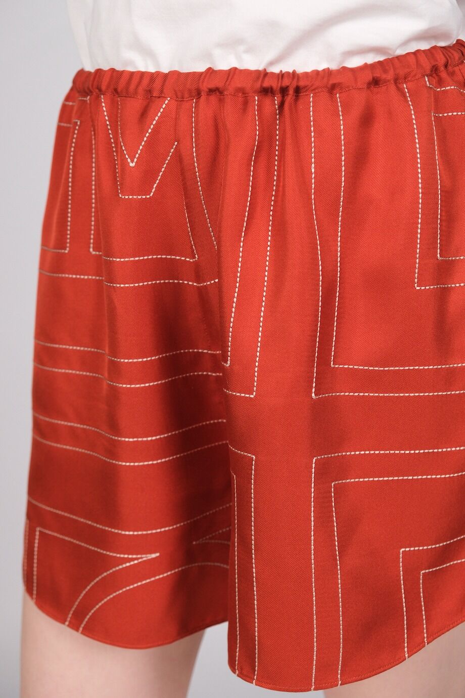 image 5 Шелковые шорты оранжевого цвета с орнаментом