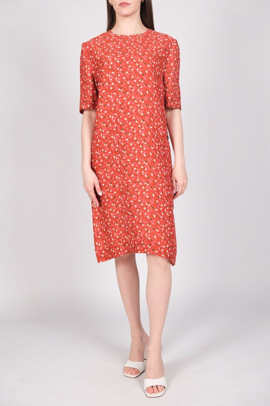 image 1 Платье красного цвета в мелкий цветочек