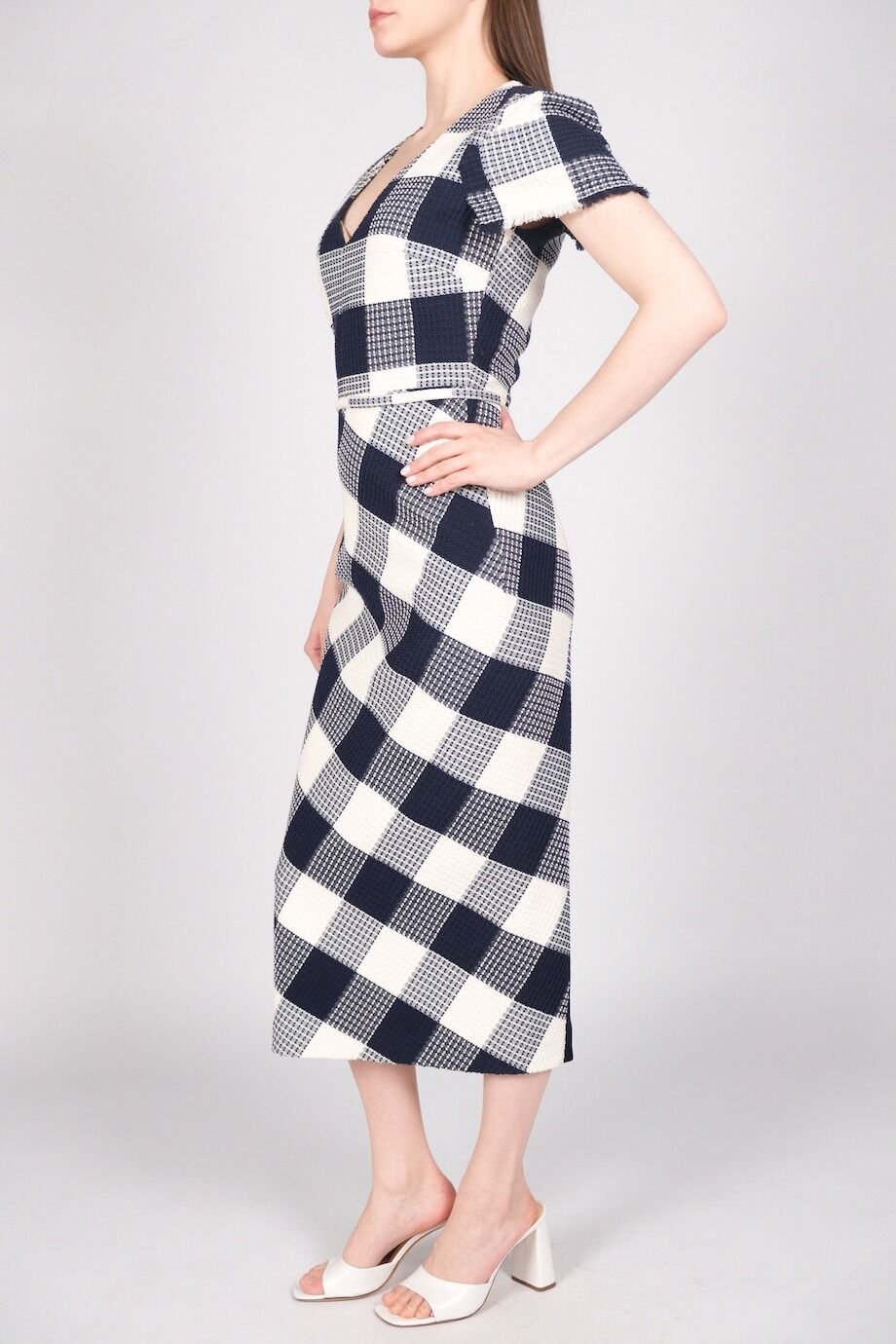 image 2 Платье в клетку с V-образным вырезом