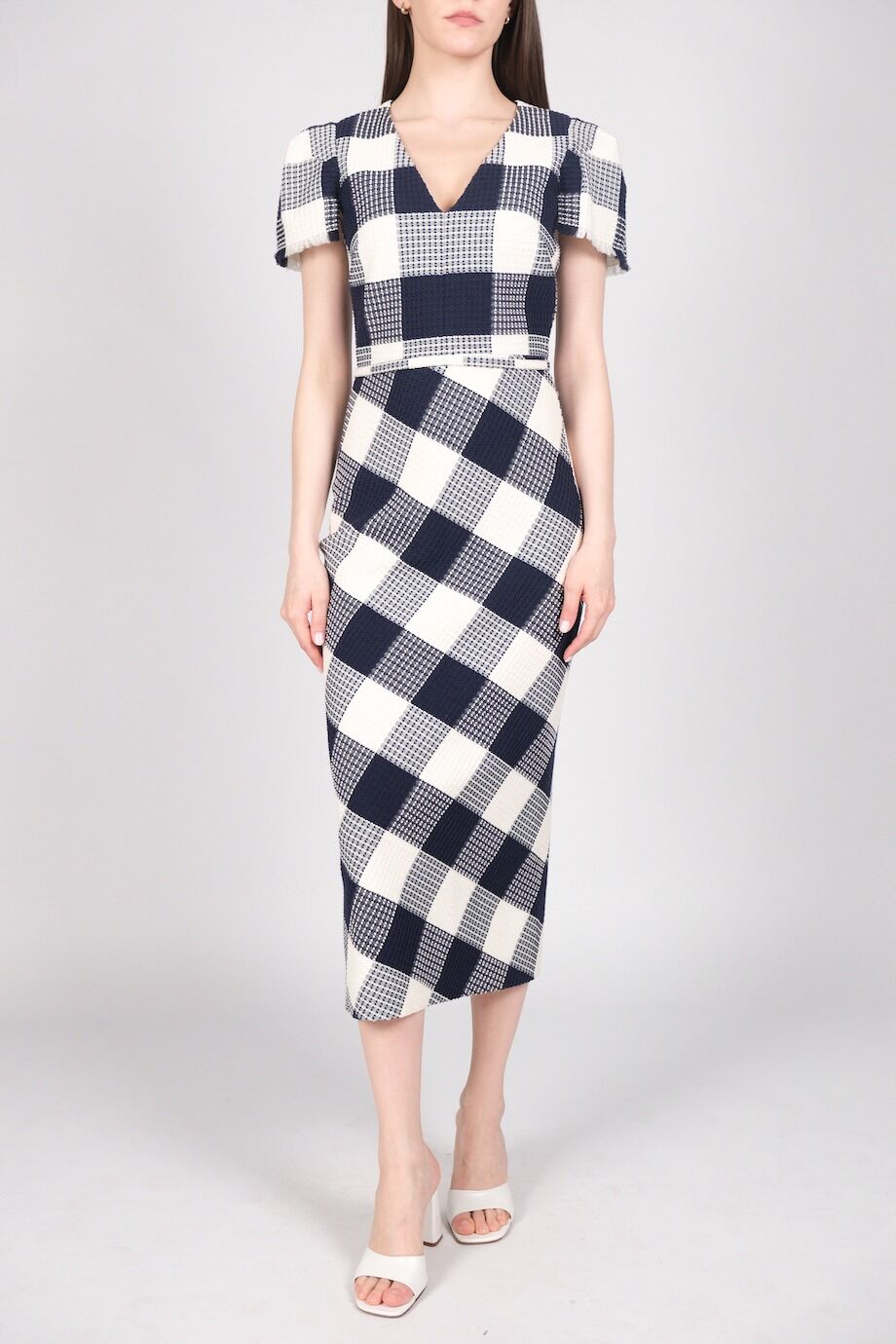 image 1 Платье в клетку с V-образным вырезом