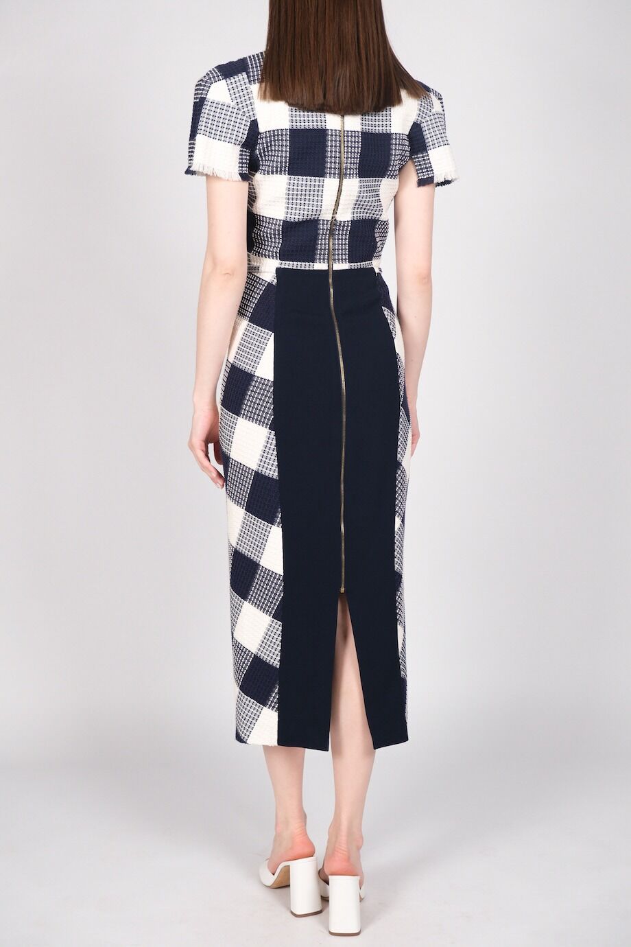 image 3 Платье в клетку с V-образным вырезом