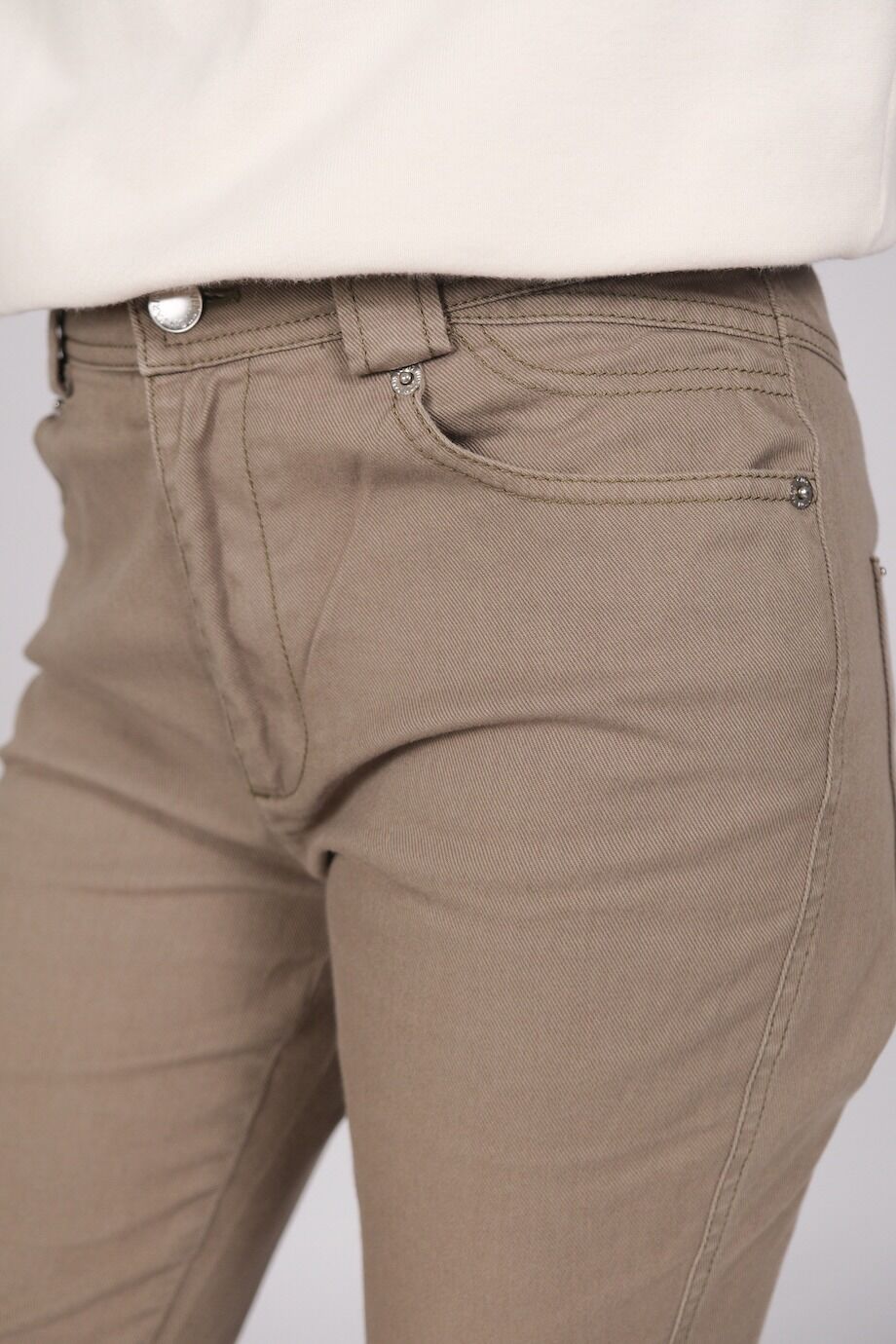 image 5 Джинсы оливкового цвета