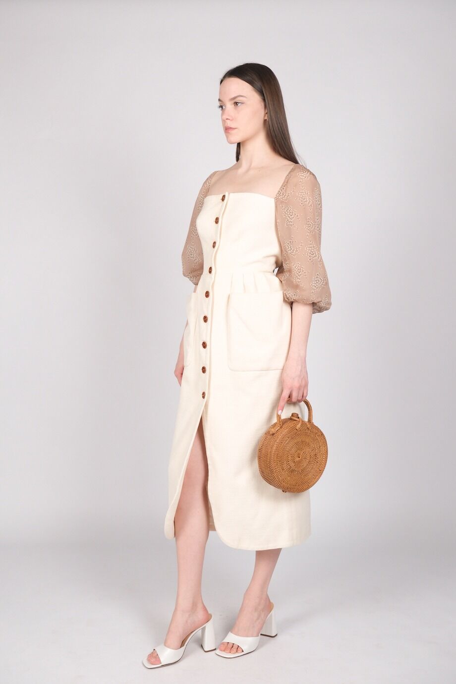 image 2 Платье молочного цвета на пуговицах с шелковыми рукавами