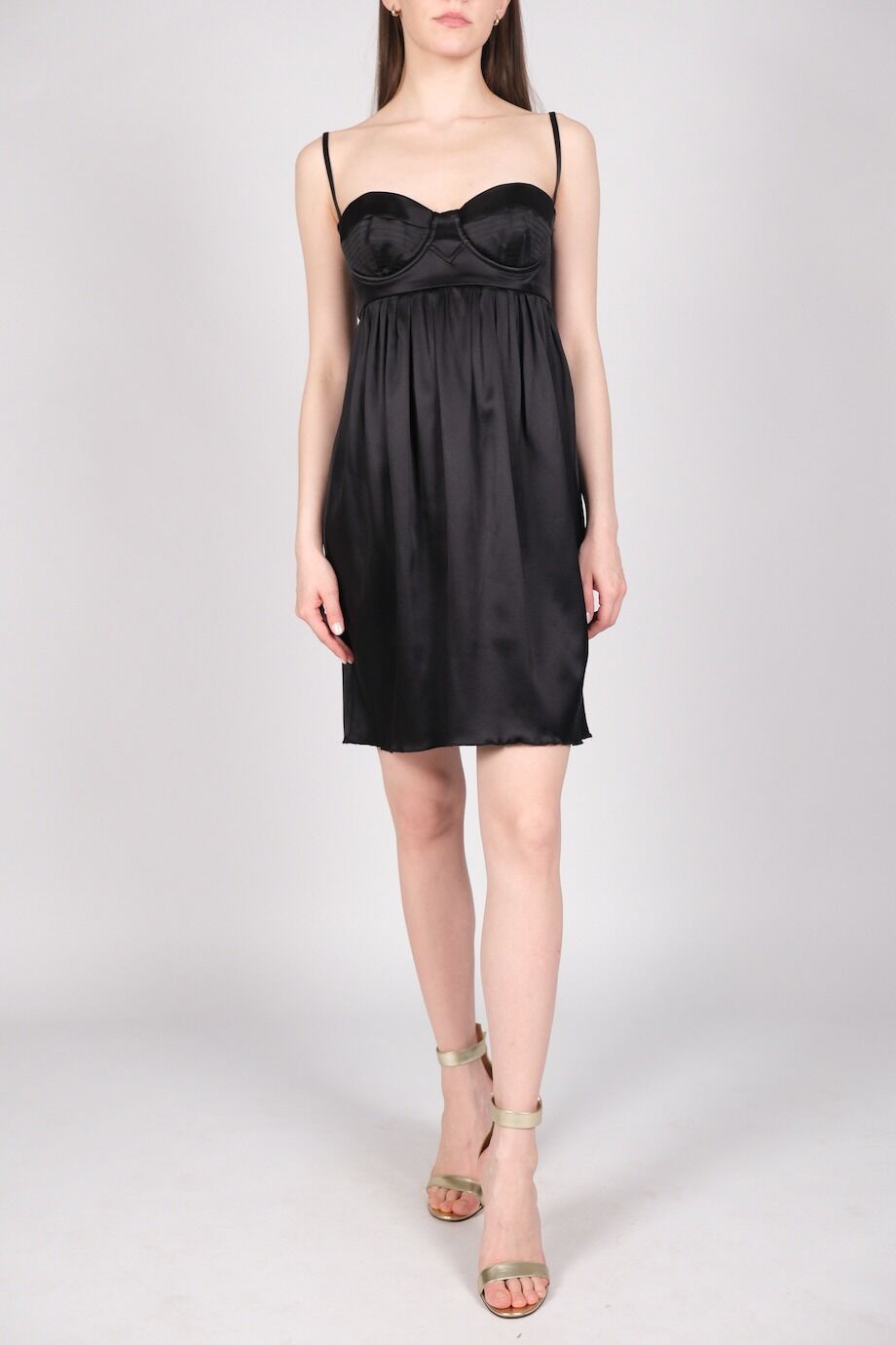 image 1 Шелковое платье черного цвета на бретелях