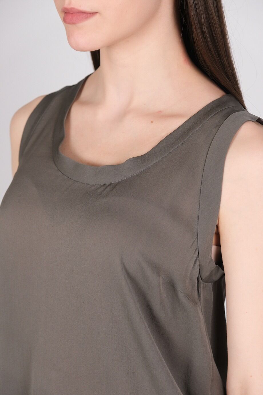 image 4 Шелковый топ серого цвета