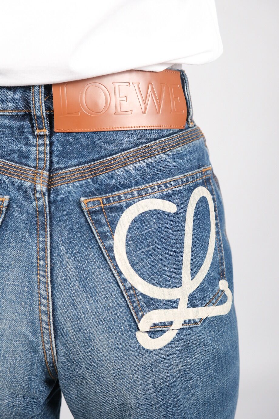 image 6 Джинсы темно-синего цвета с лого на кармане