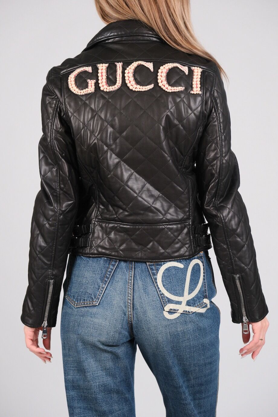 image 3 Кожаная куртка черного цвета с простежкой и лого на спине