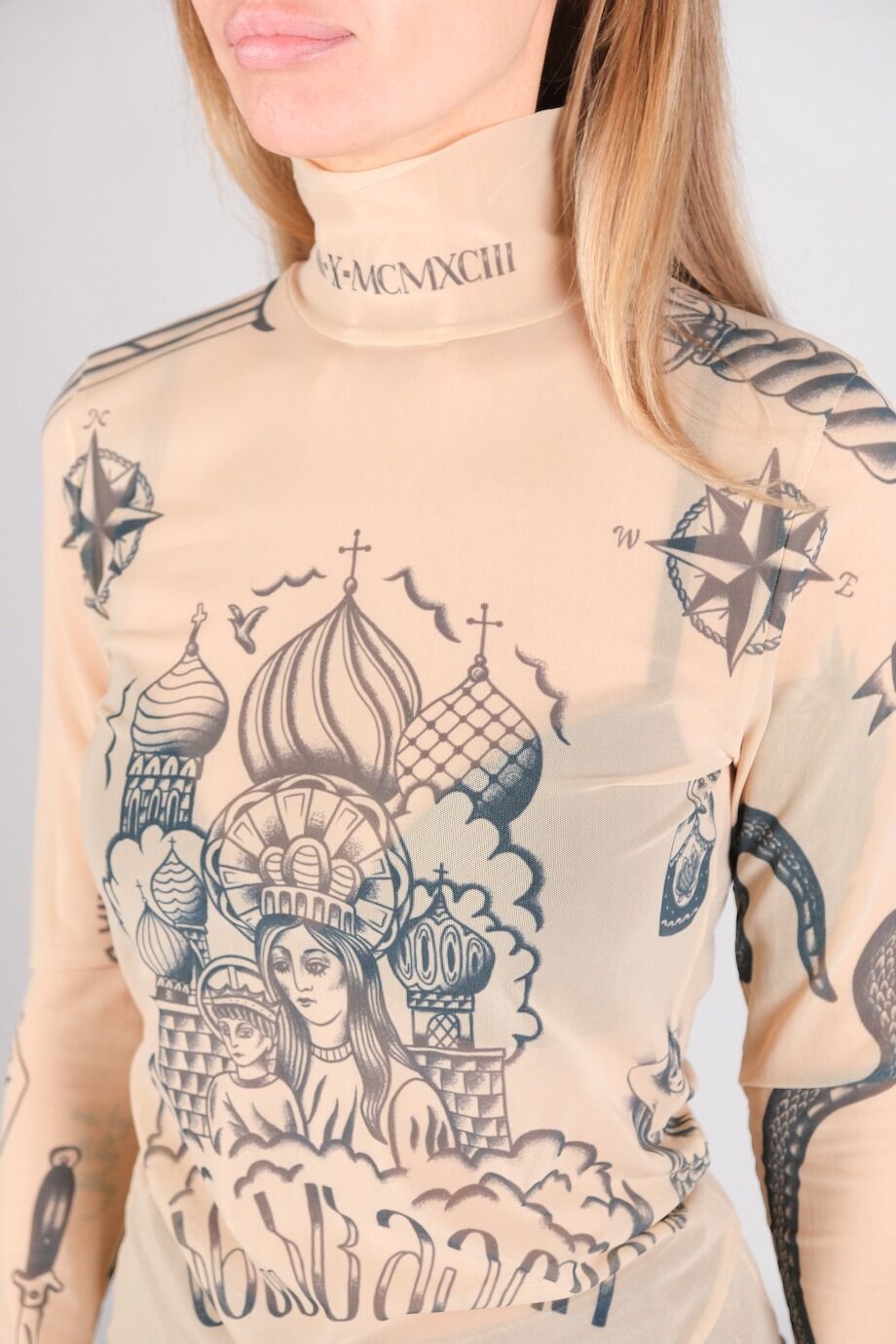 image 5 Прозрачный топ нюдового цвета с принтом