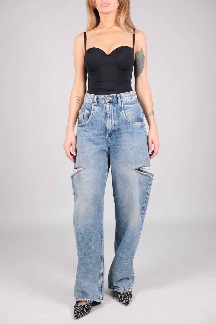 image 1 Джинсы голубого цвета с разрезами по бокам