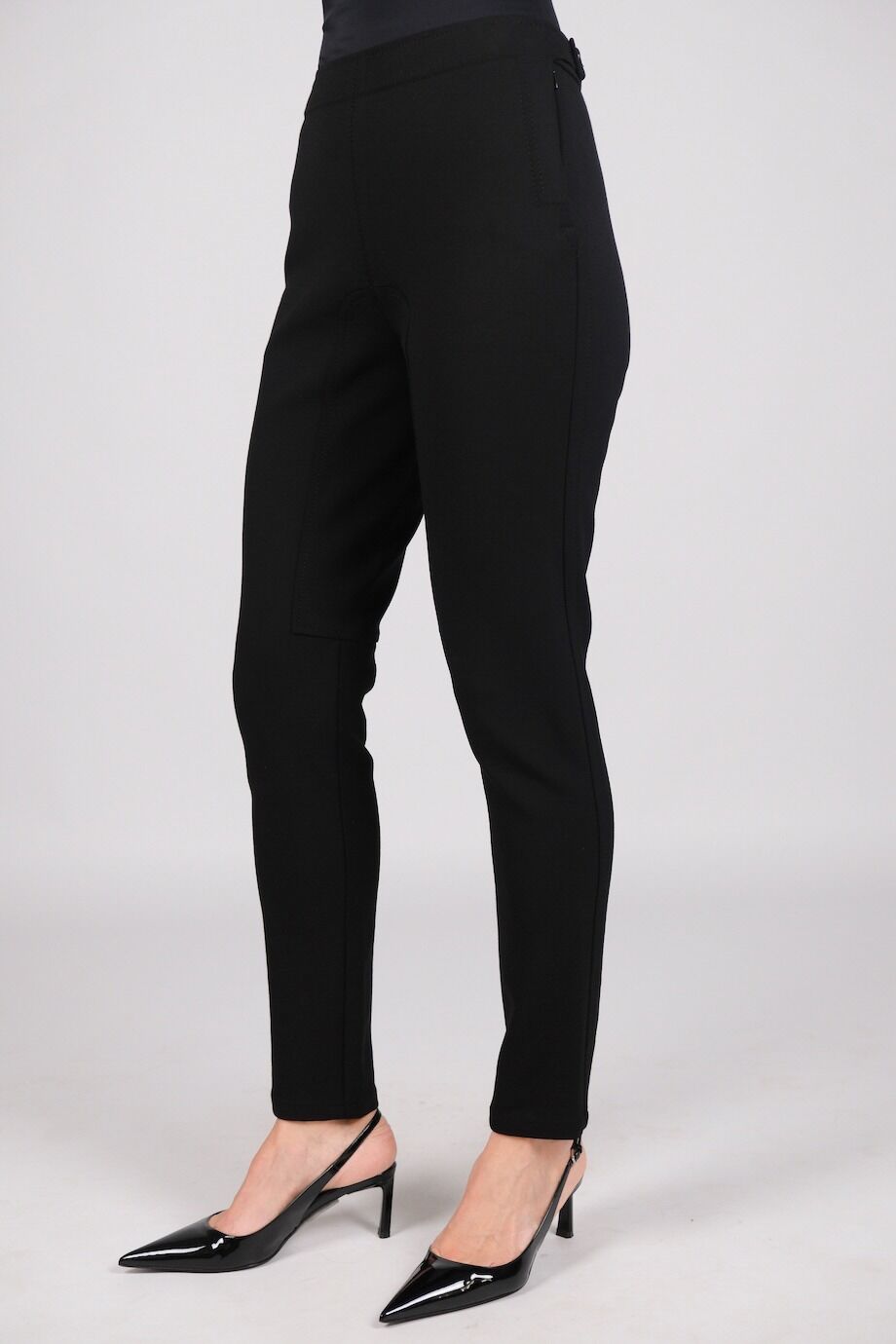image 3 Зауженные брюки  черного цвета с декоративной прострочкой