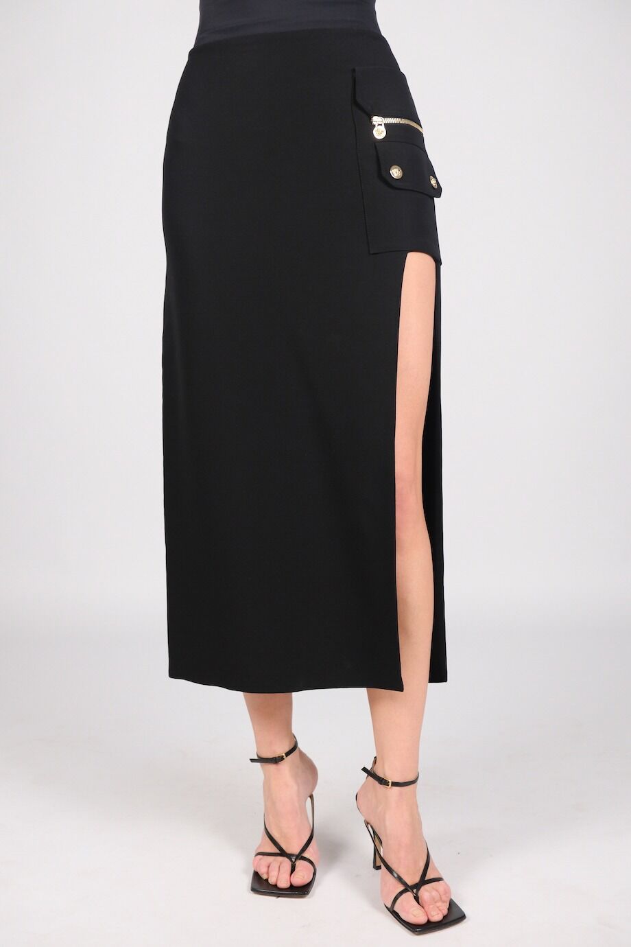 image 2 Шёлковая юбка чёрного цвета с накладным карманом