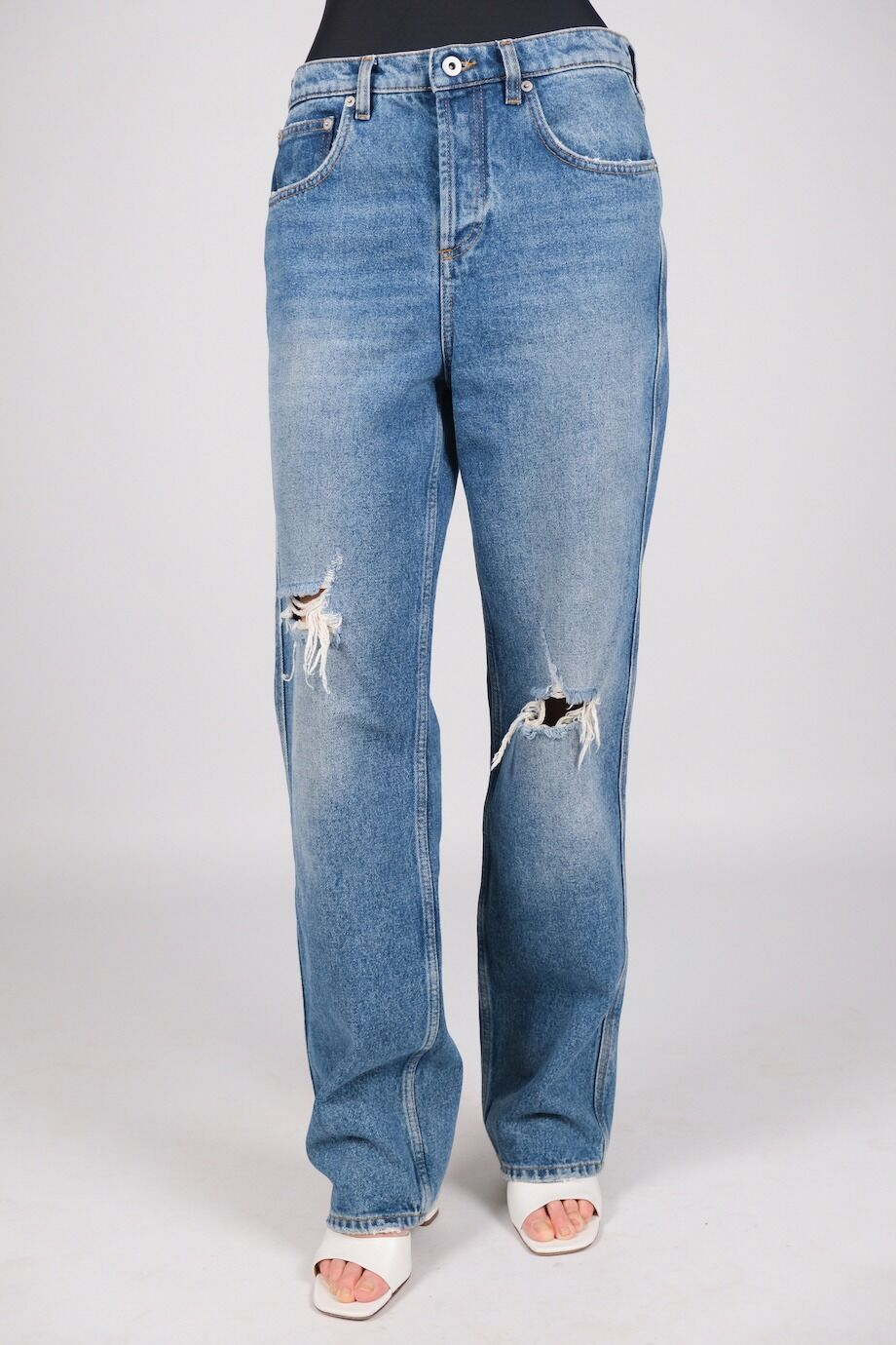 image 2 Джинсы голубого цвета с прорезями на коленях