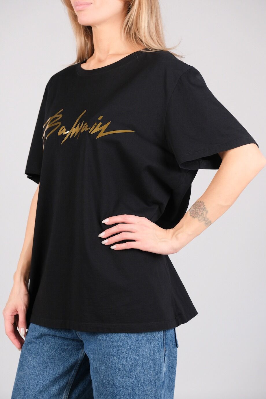 image 2 Футболка черного цвета с золотистой надписью