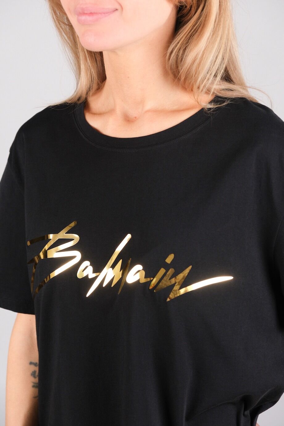 image 4 Футболка черного цвета с золотистой надписью