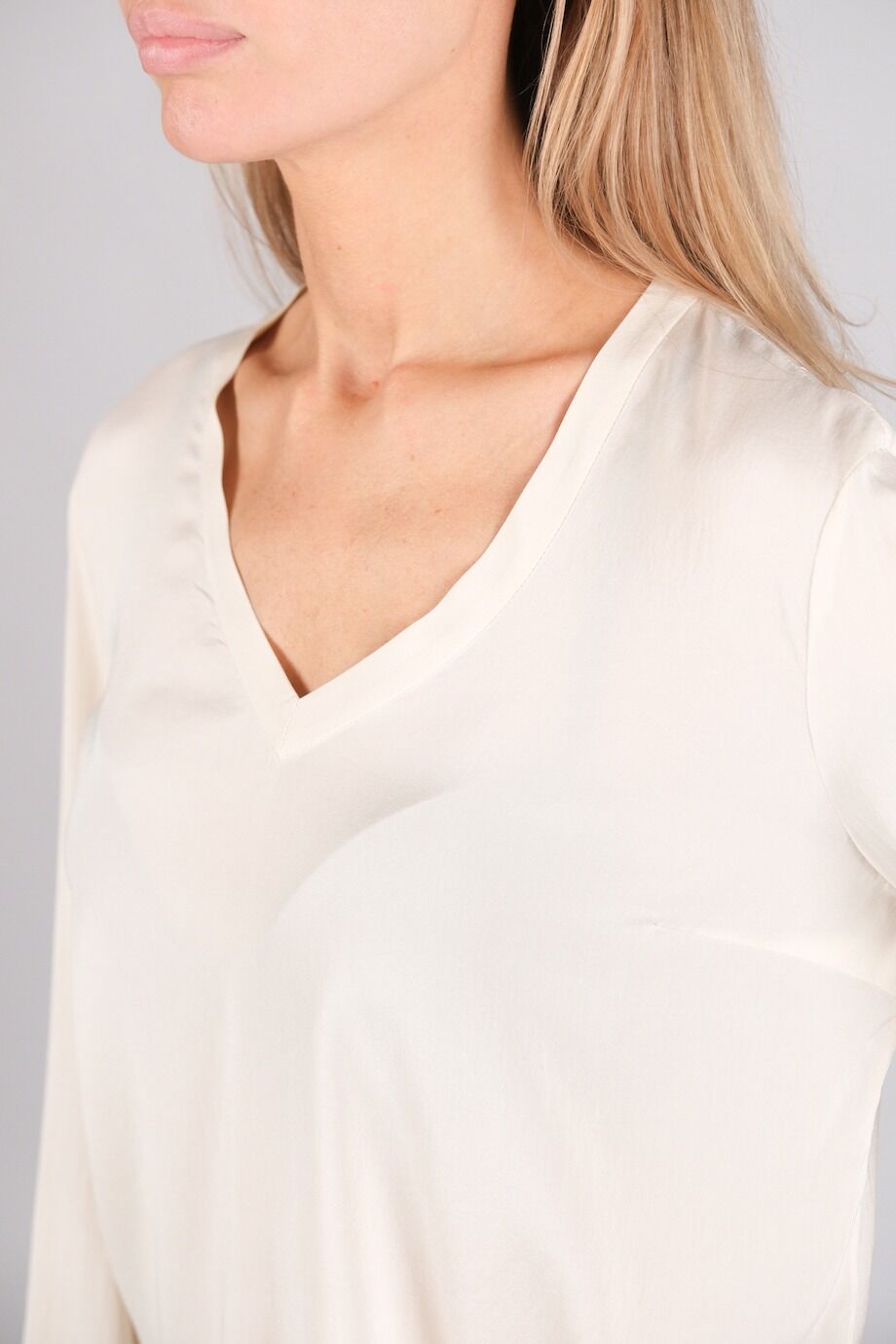 image 4 Шелковая блуза молочного цвета