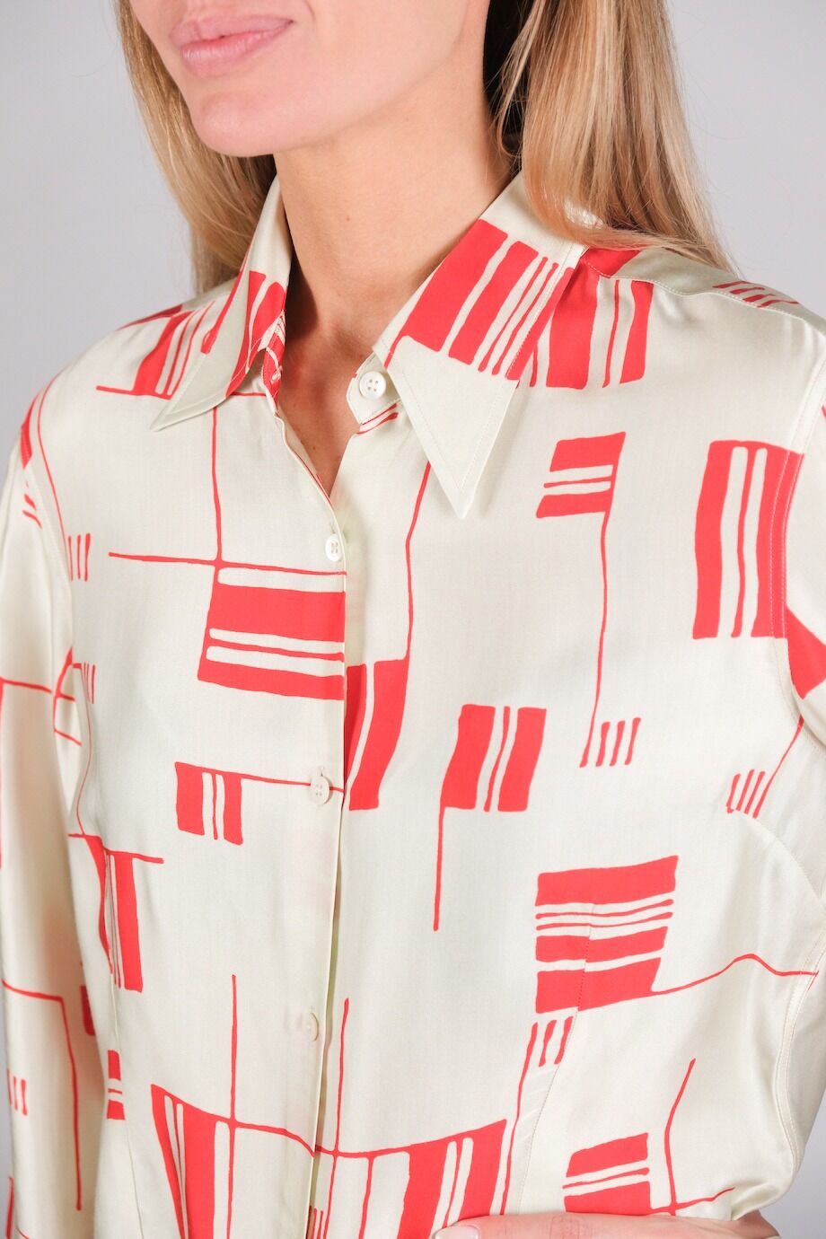 image 4 Блуза молочного цвета с красным принтом