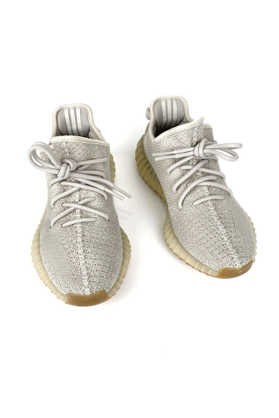 image 2 Кроссовки Yeezy 350 серого цвета
