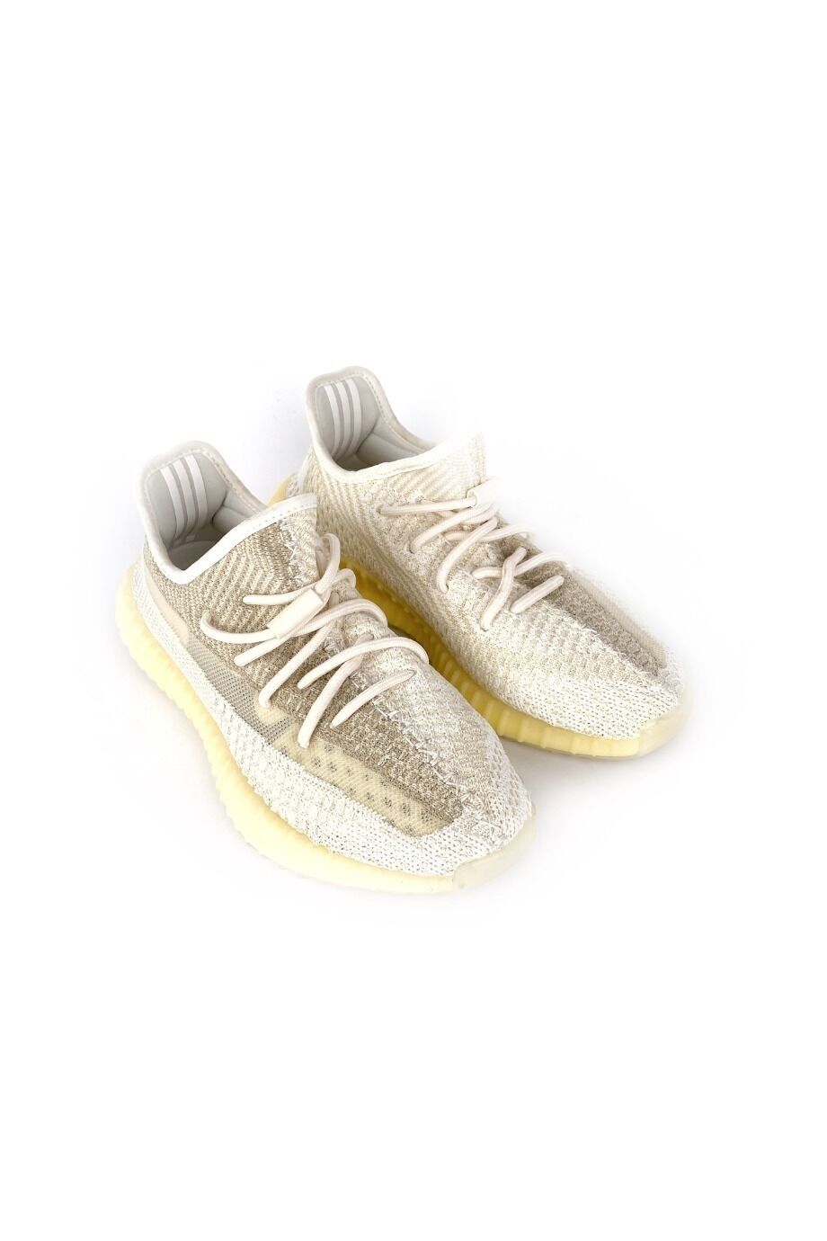 image 1 Кроссовки Yezzy 350 светлого цвета